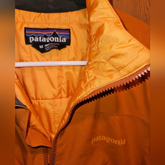 Patagonia Windstopper Men's Medium jacket zipper sinch bottom velcro sleeves - Picture 4 of 8